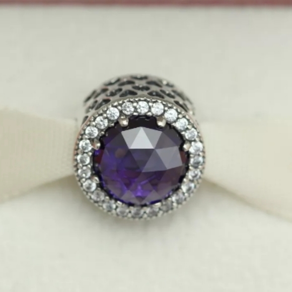 Pandora Royal Purple radiant Hearts charm. - Picture 6 of 8